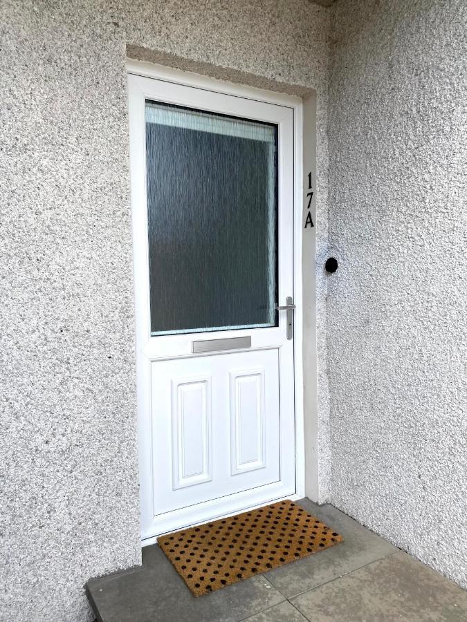 Bright 2-Bedroom Apartment With Parking In Montrose Exterior photo