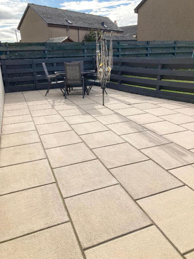 Bright 2-Bedroom Apartment With Parking In Montrose Exterior photo